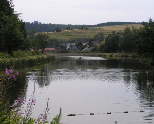 Heilbachsee mit Blick auf Gunderath